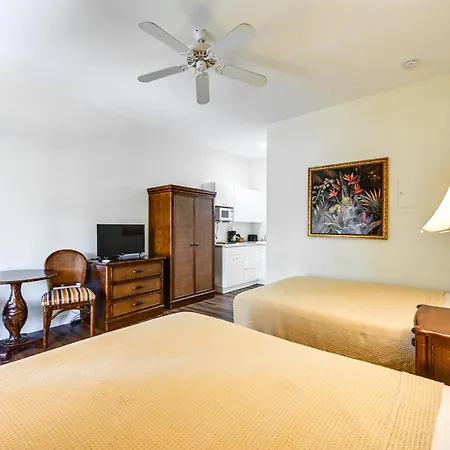 Naples Studio With Community Pool And Tennis Courts!